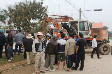 Cột cổng trung tâm văn hóa huyện Yên Thành sập làm 3 người chết