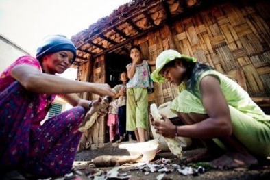 Nghìn tỷ cho giảm nghèo: Số liệu vênh, gạo chưa tới dân