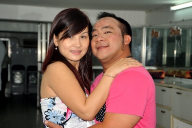 Vợ Hiếu Hiền xin lỗi người bị mất Iphone