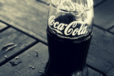 Coca-cola lao đao vì nhiễm độc axit clohidric