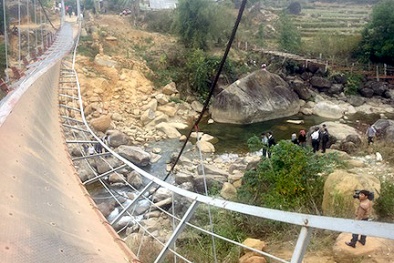 Vì sao chậm trễ xử lý vụ lật cầu treo Chu Va 6?