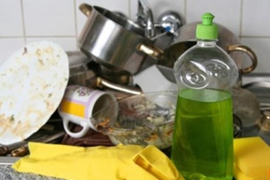 Rước bệnh khi dùng nước rửa bát tự chế