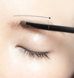 6 sai lầm thường gặp khi trang điểm lông mày 