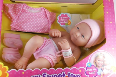 Thu hồi búp bê điện tử Trung Quốc gây bỏng cho trẻ