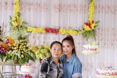 Khởi My: Cặp kè với mẹ như hình với bóng