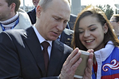 Nguyên thủ Mỹ, Nga, Đức dùng loại điện thoại di động nào?