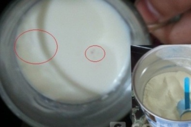 Công an Hà Nội sẽ điều tra sữa Abbott nổi váng đen