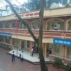 Rúng động giáo viên Hà Nội bắt trò lên bảng tát nhau