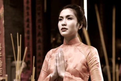 Tăng Thanh Hà duyên dáng áo dài đi lễ chùa nhân ngày giỗ tổ