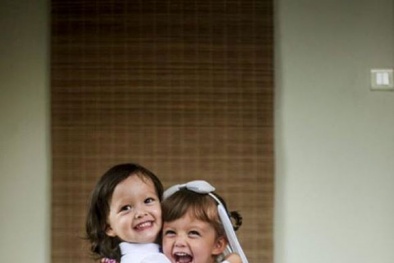 Cư dân mạng phát sốt vì tấm ảnh hai nhóc tỳ đáng yêu của cô Bống Hồng Nhung