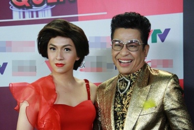 Ngắm Ngô Kiến Huy giả gái khoe chân dài miên man