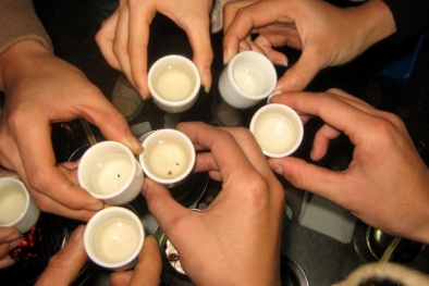 Viên giải rượu: lừa cảm giác, uống nhiều hơn, nhập viện