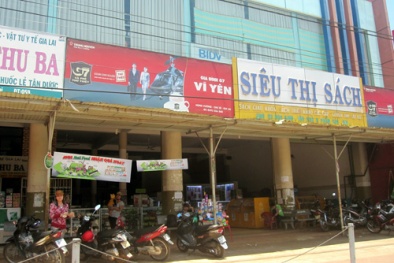 Người bắt nữ sinh đeo bảng 'tôi ăn trộm' có thể lĩnh 3 năm tù