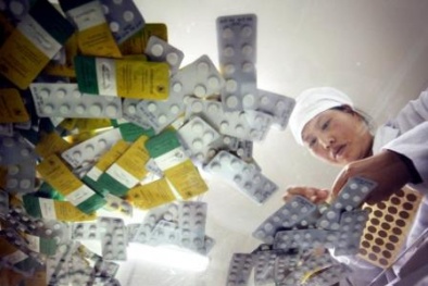 Phát hiện bao cao su, thuốc giả tại Trung Quốc