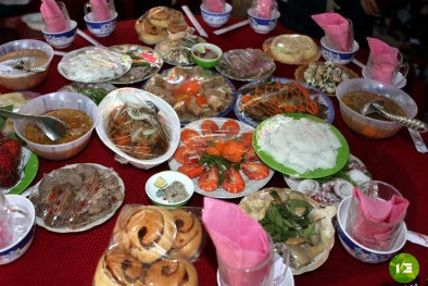 Đi ăn cưới gần 200 người nhập viện