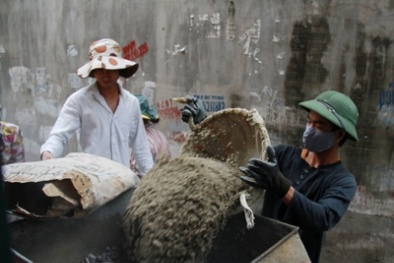 Vì sao nhiều thạc sĩ đi làm phụ hồ?