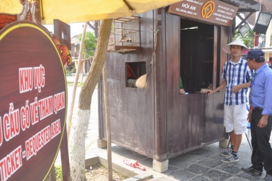 Nộp phí vào phố cổ Hội An: “Dường như tiền là mối quan tâm duy nhất của họ”