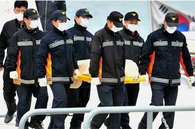 Các thi thể bị trao nhầm gia đình trong vụ phà Hàn Quốc bị lật