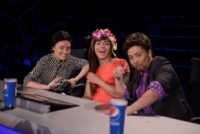 Hé lộ ảnh hậu trường  “cười té ghế” của Top 3 Vietnam Idol 