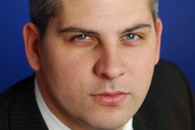 Tay trắng lập công ty triệu USD