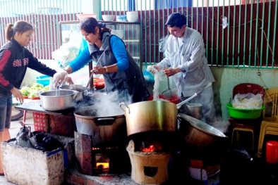 Bao tay nilon dùng không đúng cách cũng gây độc hại