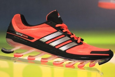 Ông chủ Adidas thành công nhờ luôn khẳng định đẳng cấp