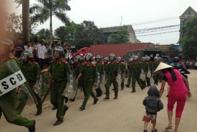Vì sao hàng trăm người dân vây Công an huyện đòi thả người?
