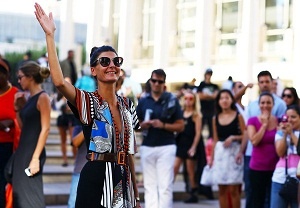 Lựa chọn áo xẻ ngực phái đẹp cho Hè 2014