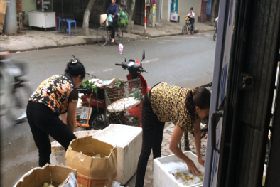 Kinh hoàng rửa đào bằng nước xà phòng