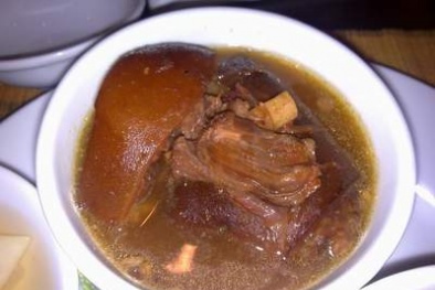 Ngẩu pín bò : 'Canh thần dược cho đấng mày râu'