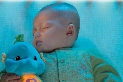 Trẻ chậm phát triển vì máy ru ngủ