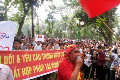 Người Hà Nội xuống đường phản đối Trung Quốc