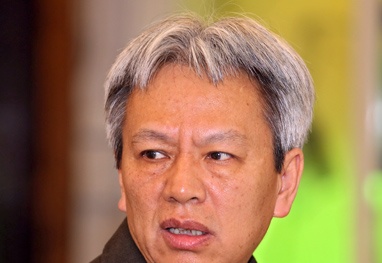 Tín nhiệm thấp thì nên từ chức