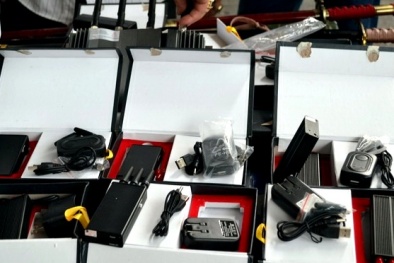 Phát hiện kiếm, thiết bị phá sóng gửi từ Trung Quốc