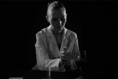 Tranh cãi về thuốc xịt xóa mọi dấu vết ADN