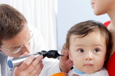 Chăm sóc trẻ bị viêm tai giữa tại nhà