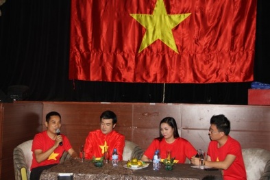 Bật khóc khi xem MV Tiến quân ca của 1.300 nghệ sỹ