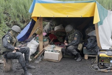 Chốt phòng thủ biên giới Ukraine bị phiến quân tấn công