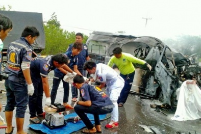 Thái Lan: Tài xế buồn ngủ, 12 người Việt chết thảm