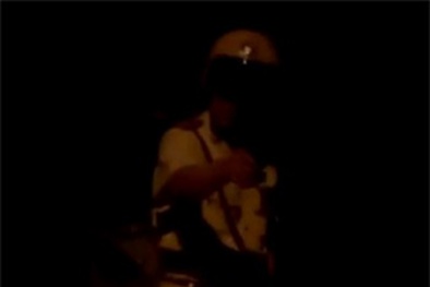 Tạm đình chỉ công tác thiếu tá say rượu, rút súng dọa dân