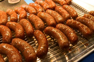 Ăn nhiều xúc xích dễ bị suy tim