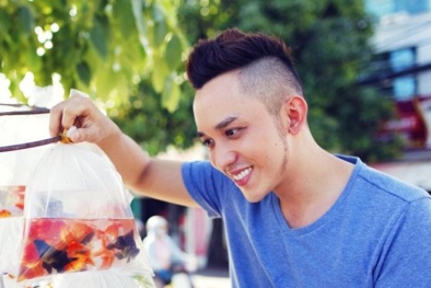 Ngắm chàng Lố của “Vừa đi vừa khóc”  ngoài đời thực