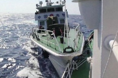 Hôm nay, hai tàu kéo Trung Quốc cùng kẹp méo tàu kiểm ngư Việt Nam