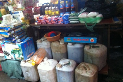 Nước mắm “mua thùng bán vại”: Hạn sử dụng ở đâu?