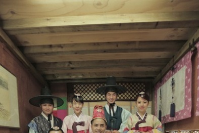 Nhà thiết kế Việt Nam hóa thân vào Vua – Chúa Đại Hàn