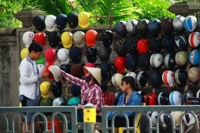 Phạt đội mũ không phải mũ bảo hiểm: Người dân ủng hộ