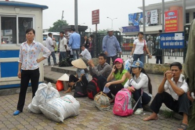 Sĩ tử gồng gánh đi thi