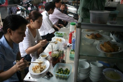 Hà Nội tìm chế tài cho “bún mắng”, “cháo chửi”