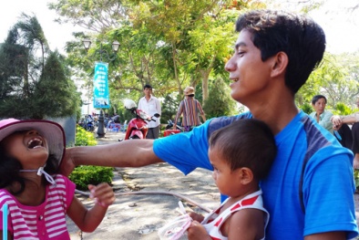 Cho vợ đi thi đại học để đổi đời cho con