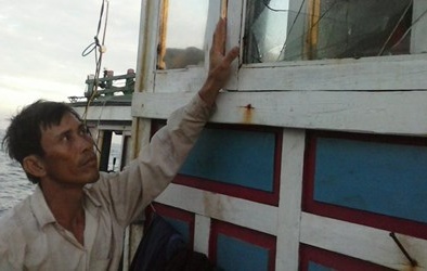 Tàu chiến Trung Quốc dùng chĩa sắt, búa... tấn công tàu cá Việt Nam